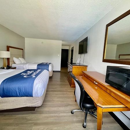Days Inn By Wyndham Erie Kearsarge Екстериор снимка