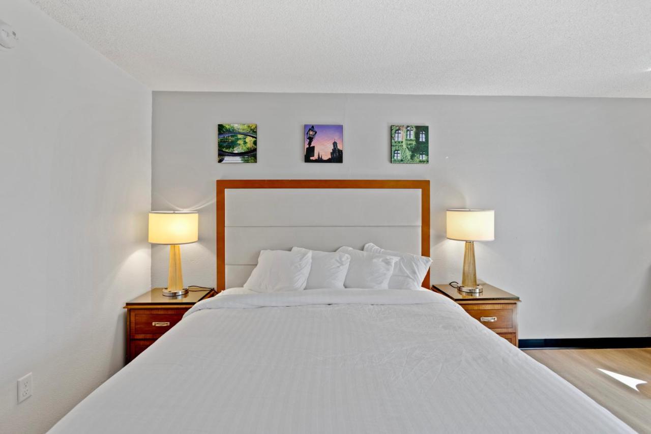 Days Inn By Wyndham Erie Kearsarge Екстериор снимка