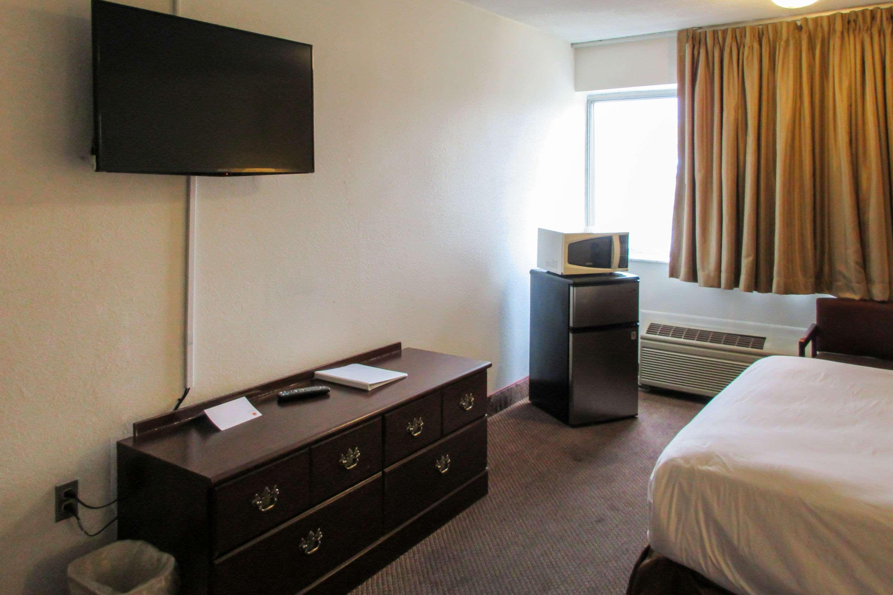 Days Inn By Wyndham Erie Kearsarge Екстериор снимка