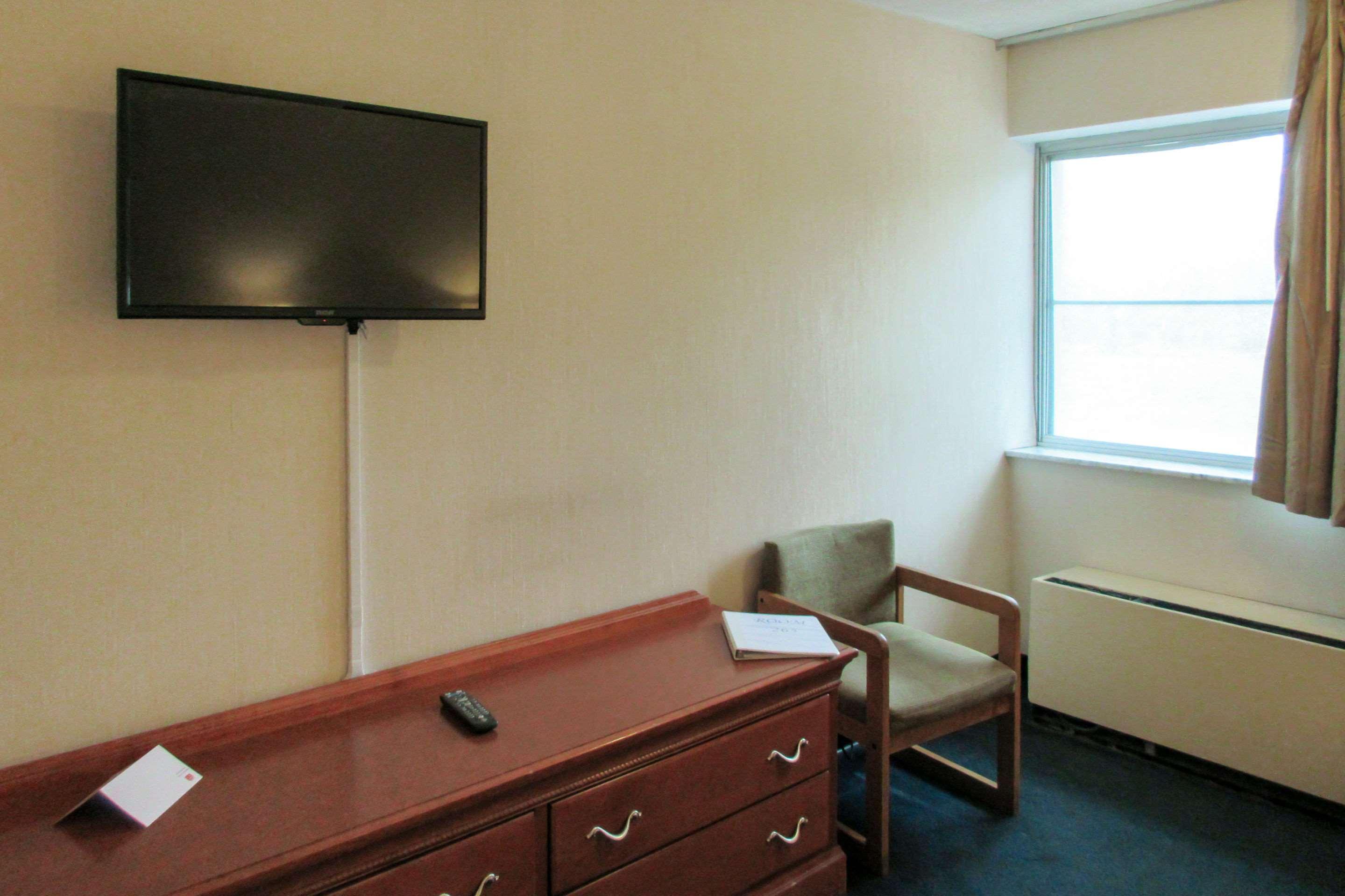 Days Inn By Wyndham Erie Kearsarge Екстериор снимка
