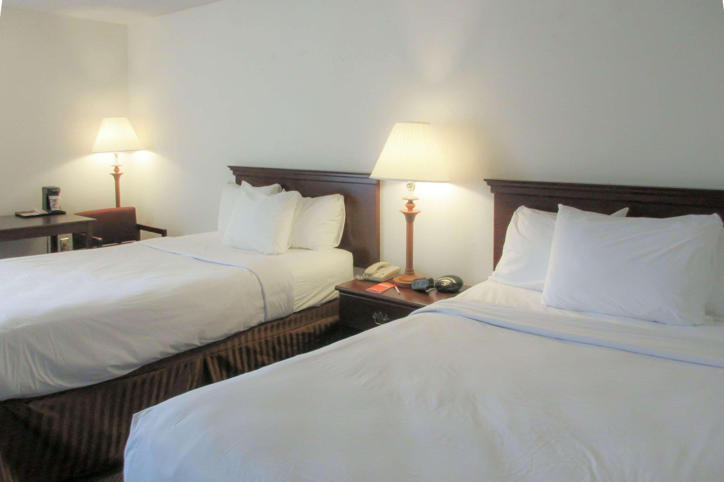 Days Inn By Wyndham Erie Kearsarge Екстериор снимка