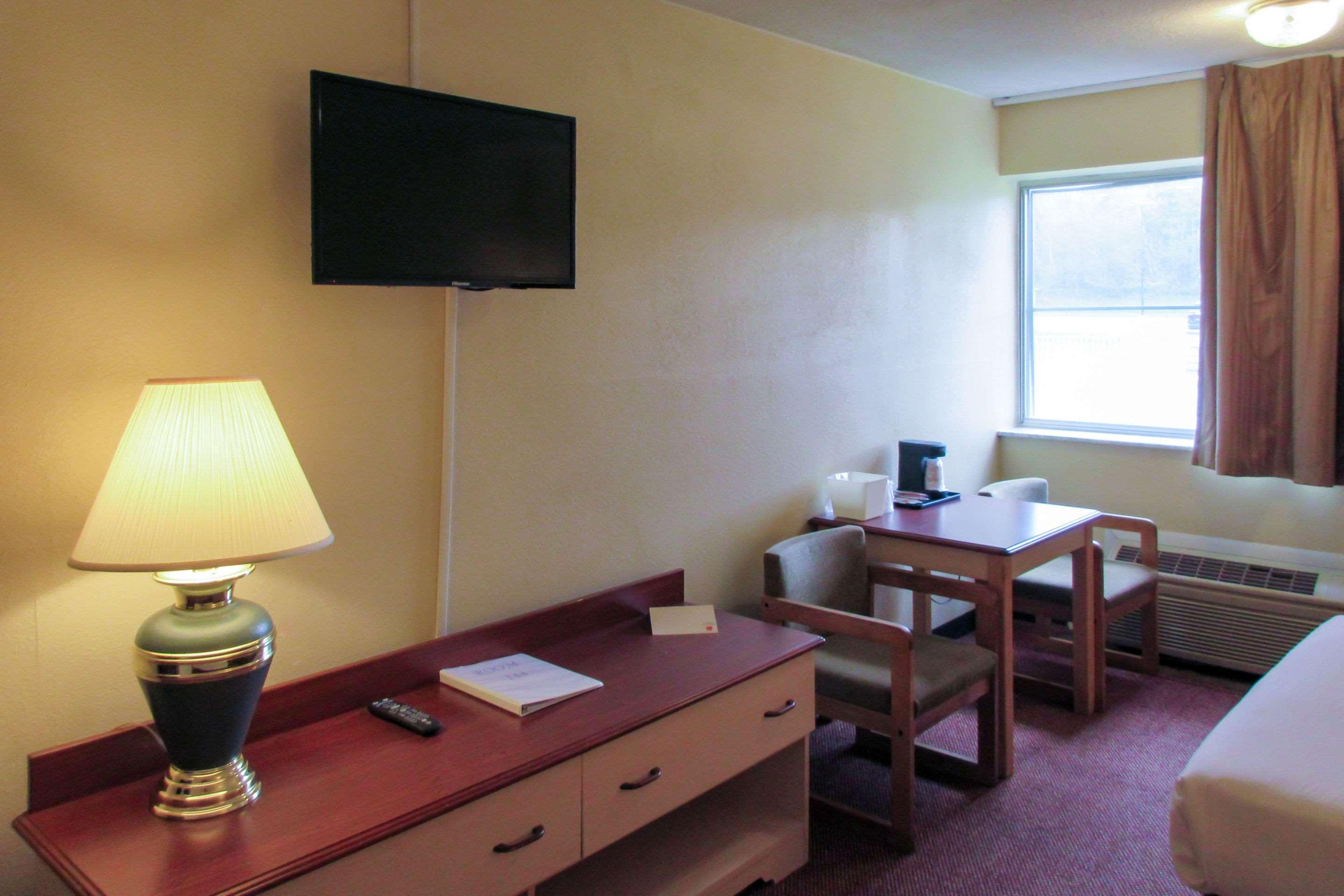 Days Inn By Wyndham Erie Kearsarge Екстериор снимка