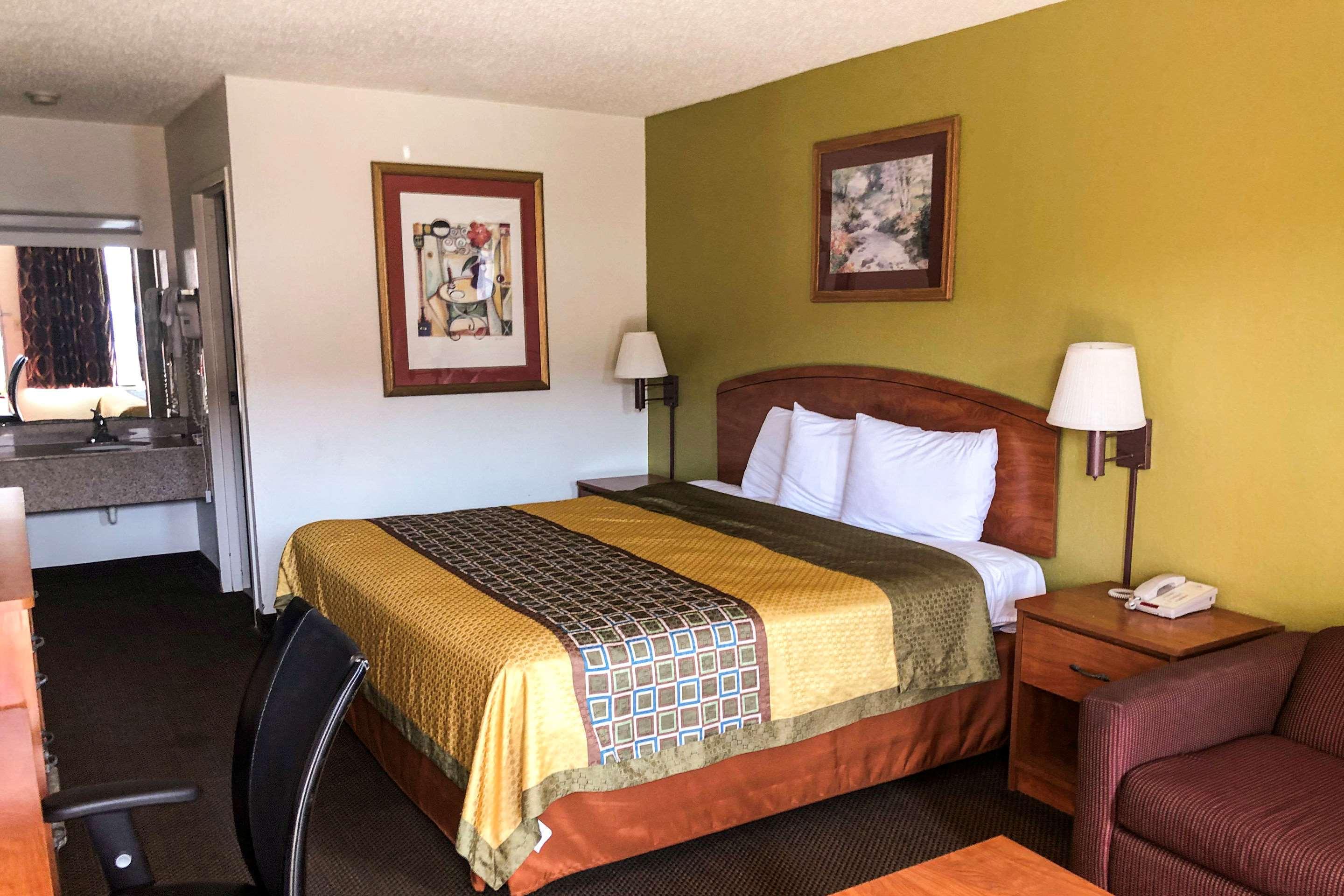 Days Inn By Wyndham Erie Kearsarge Екстериор снимка