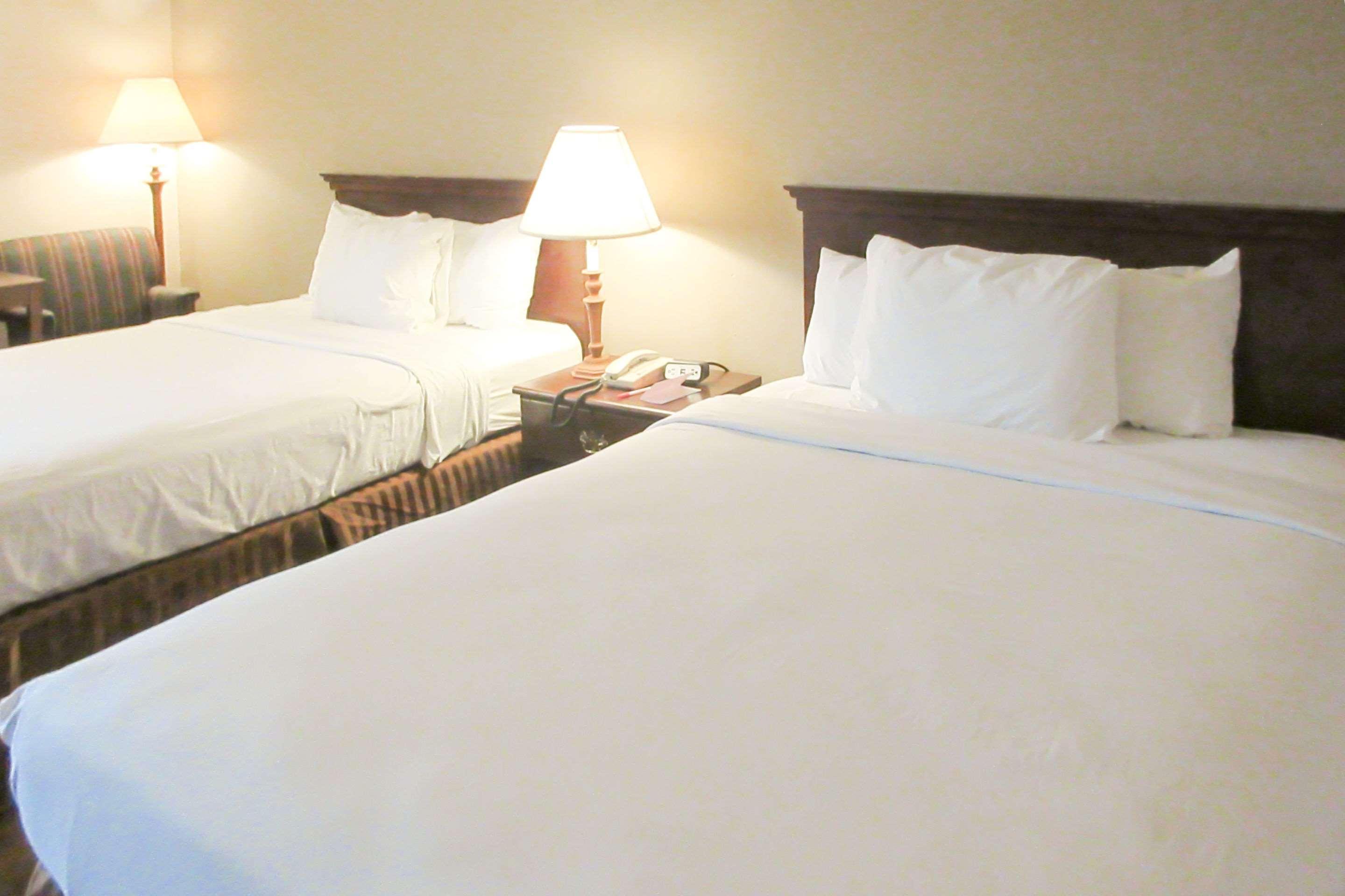 Days Inn By Wyndham Erie Kearsarge Екстериор снимка