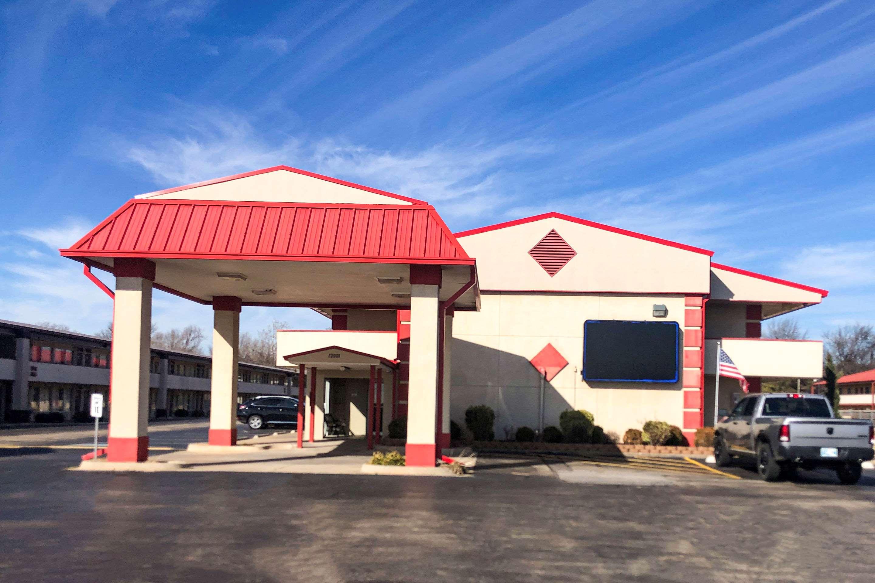 Days Inn By Wyndham Erie Kearsarge Екстериор снимка