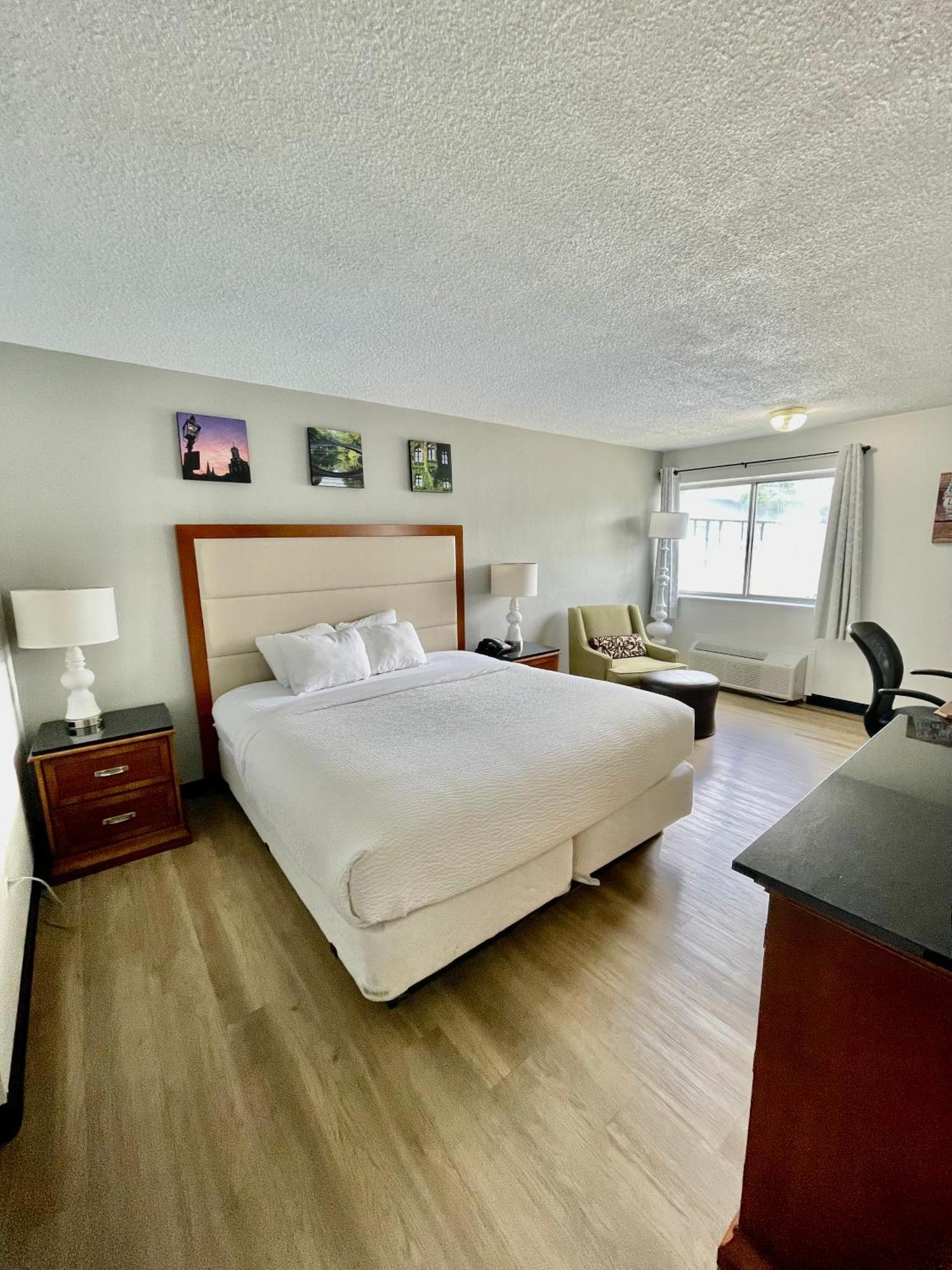 Days Inn By Wyndham Erie Kearsarge Екстериор снимка