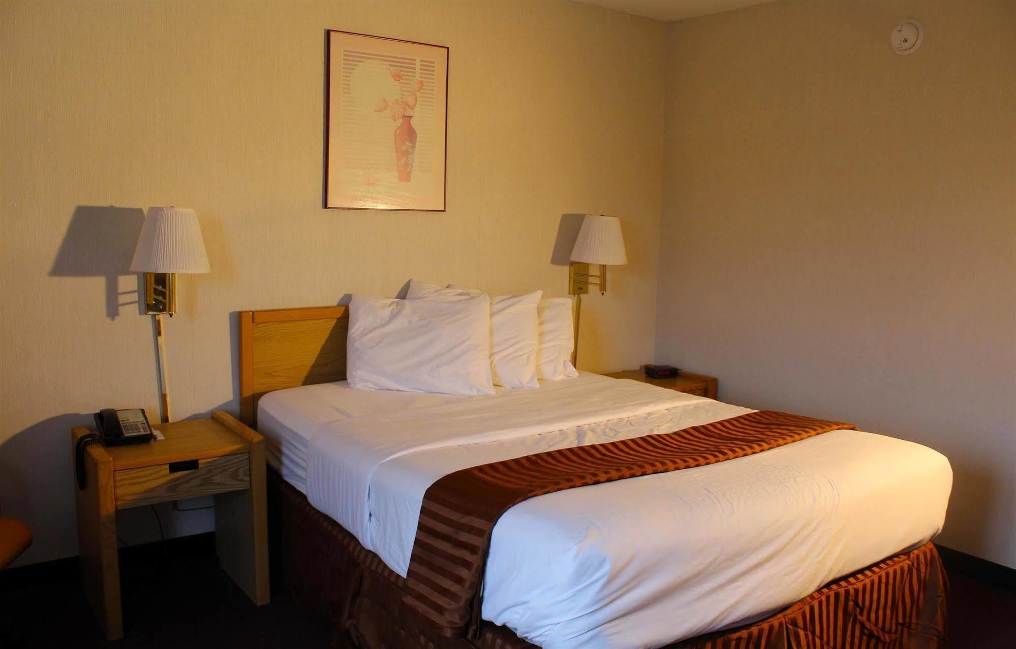 Days Inn By Wyndham Erie Kearsarge Екстериор снимка